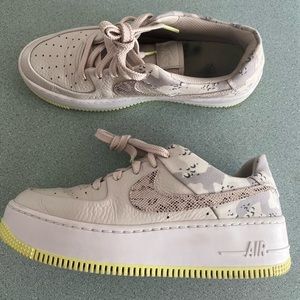 Nike Air Force 1 Sage